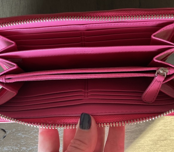 Coach clutch style wallet EUC - Picture 3 of 3